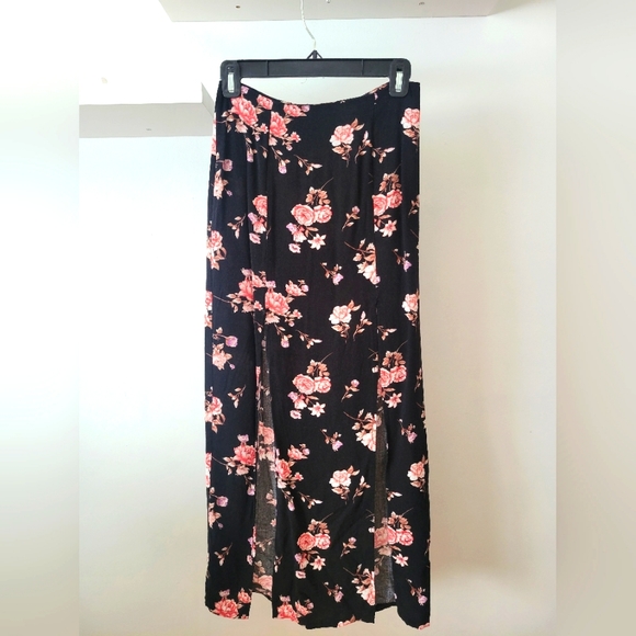 Forever21 Black Floral Skirt - Picture 1 of 4